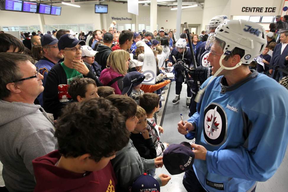 RUTH BONNEVILLE / WINNIPEG FREE PRESS
Jason Jaffray autographs an original jets logo hat after practice.