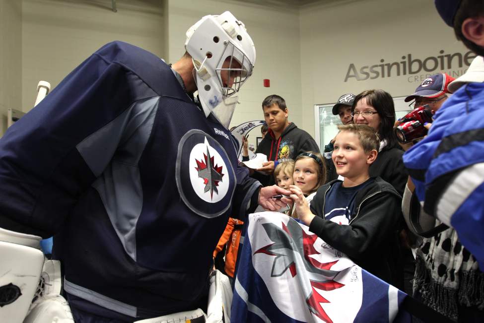 RUTH BONNEVILLE / WINNIPEG FREE PRESS
Brendan Hrushka gets his flag signed by one of his favorite Jets goalies (from Group C).