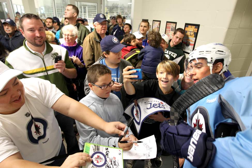 RUTH BONNEVILLE / WINNIPEG FREE PRESS
Evander Kane has his picture taken with fans after Saturday's practice
