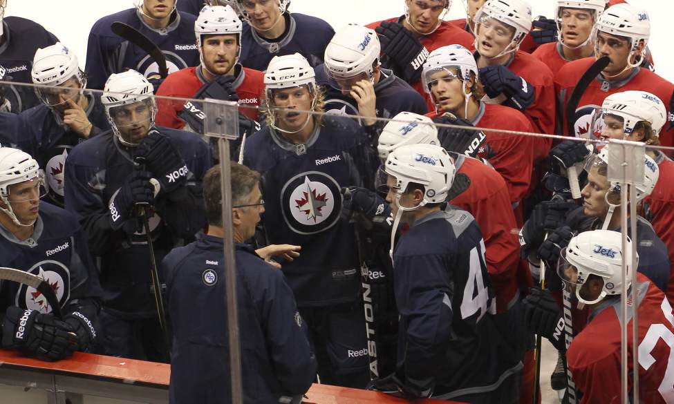 JOE BRYKSA / WINNIPEG FREE PRESS
Winnipeg Jets coach Claude Noel has a chat with players following practice Sunday morning.