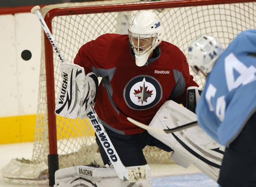 JOE BRYKSA / WINNIPEG FREE PRESS)
Cody Sol takes a slapshot at Chris Carrozzi at MTS Centre.