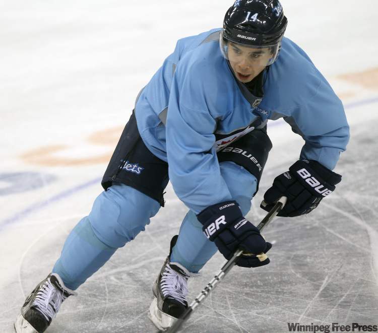 Joe Bryksa / Winnipeg Free Press
Winnipeg Jets forward Tim Stapleton skates hard at the morning skate at the MTS Centre in Winnipeg Wednesday.