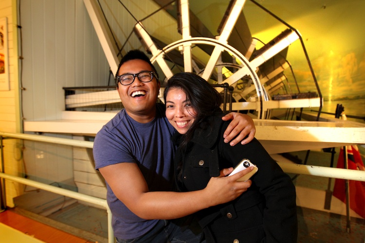 Ruth Bonneville / Winnipeg Free Press
Mark Ricafort and Rina Mejia pose in front of the iconic paddlewheel Wednesday afternoon.