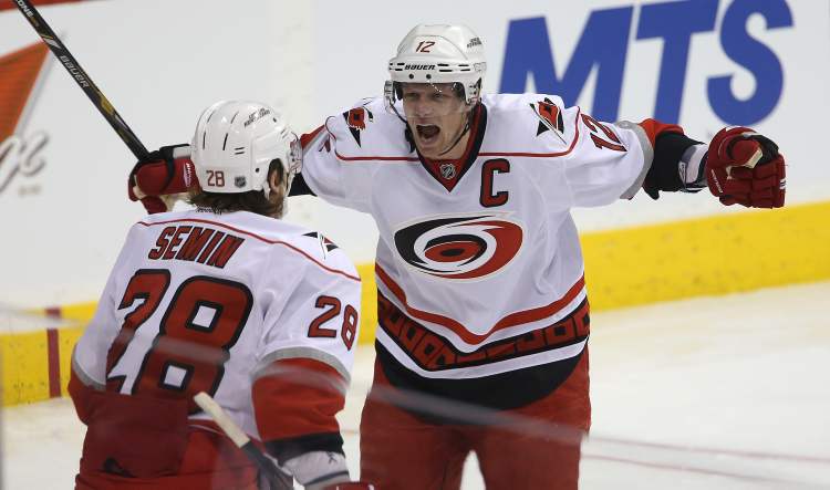 TREVOR HAGAN / WINNIPEG FREE PRESS
Carolina Hurricanes' Alexander Semin celebrates with team captain Eric Staal after the pair combined on a goal by Semin early in the first period.