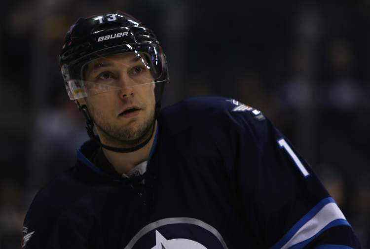 TREVOR HAGAN / WINNIPEG FREE PRESS
Winnipeg Jets' Kyle Wellwood (13) warms up before facing the Philadelphia Flyers at the MTS Centre Saturday.