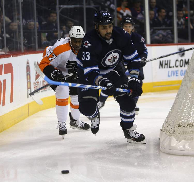 TREVOR HAGAN / WINNIPEG FREE PRESS
Winnipeg Jets' Dustin Byfuglien (33) is chased by Philadelphia Flyers' Wayne Simmonds (17) during the first period at the MTS Centre Saturday.