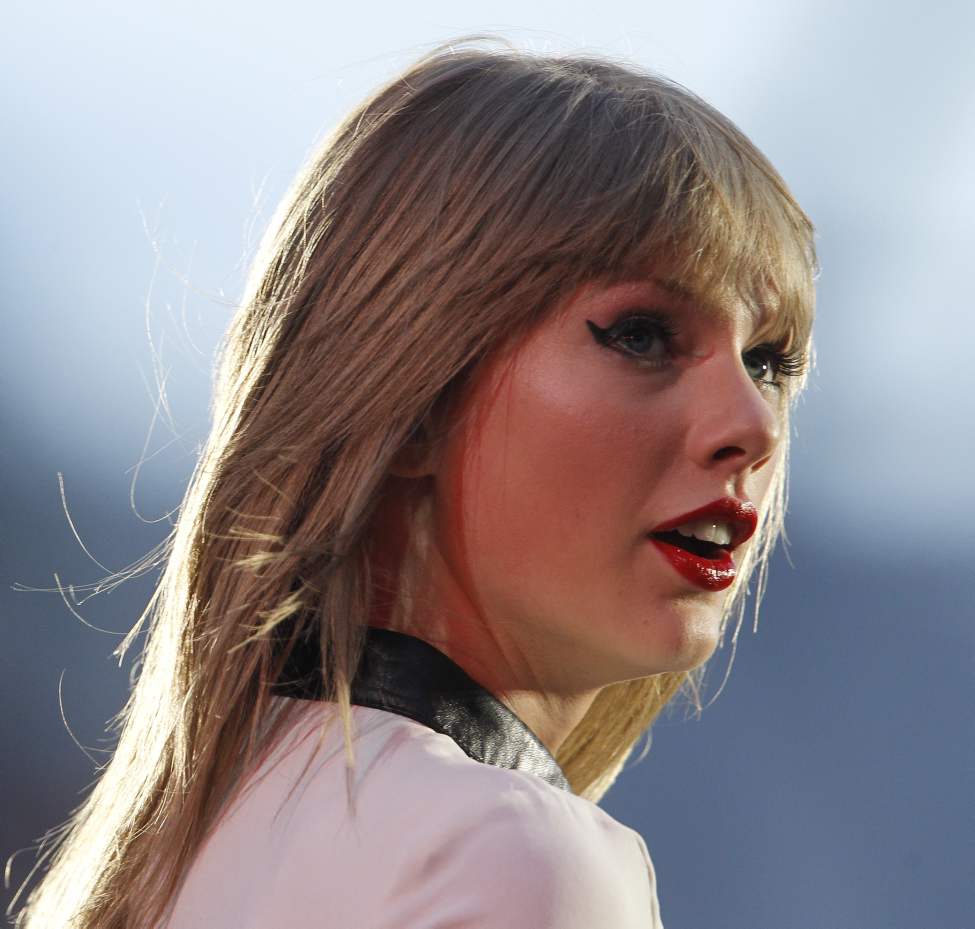 Trevor Hagan / Winnipeg Free Press
Taylor Swift performs at Investors Group Field, Saturday, June 22, 2013.