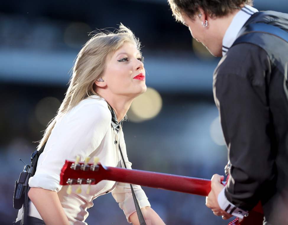 Trevor Hagan / Winnipeg Free Press
Taylor Swift performs at Investors Group Field, Saturday, June 22, 2013.