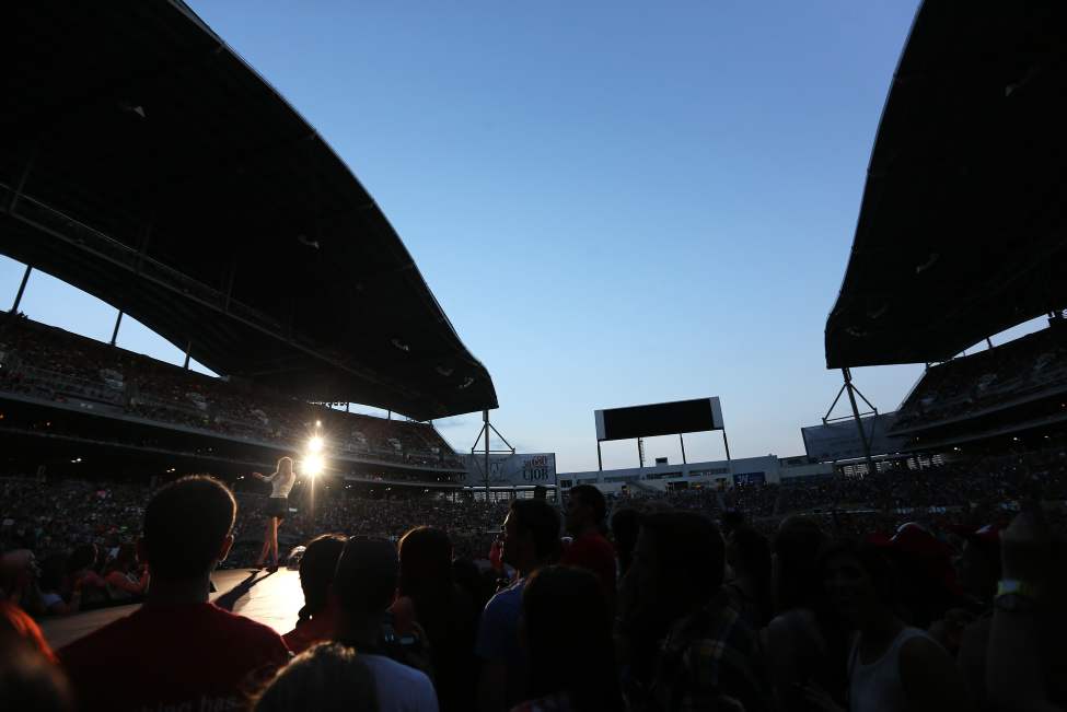 Trevor Hagan / Winnipeg Free Press
Taylor Swift performs at Investors Group Field, Saturday, June 22, 2013.