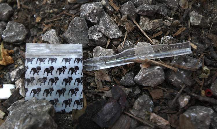 JOE BRYKSA / WINNIPEG FREE PRESS
A broken crack pipe and drug bag on ground outside a Furby Street rooming house.