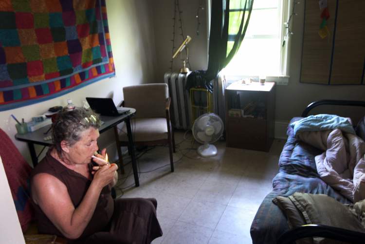 JOE BRYKSA / WINNIPEG FREE PRESS
Cathy inside her third-floor suite in a Furby Street rooming house.