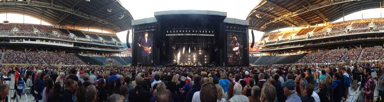 John Woods / Winnipeg Free Press
Paul McCartney begins his marathon set at Investors Group Field Monday.