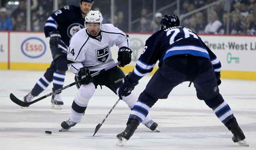 MIKE DEAL / WINNIPEG FREE PRESS
Winnipeg Jets' Blake Wheeler (26) takes on Los Angeles Kings' Justin Williams (14) in the first period.