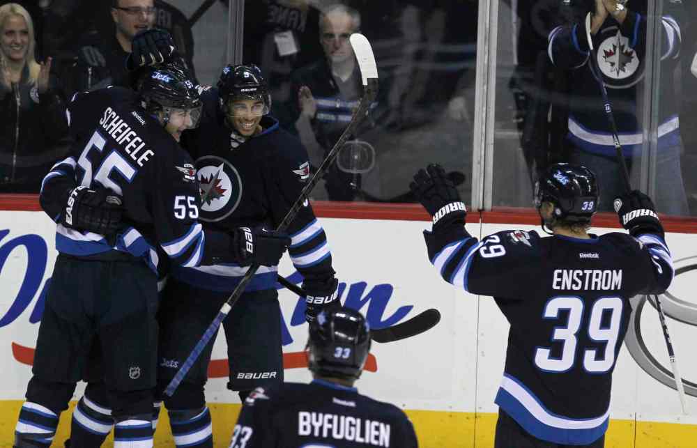 MIKE DEAL / WINNIPEG FREE PRESS
Winnipeg Jets' Evander Kane (9) and Mark Sheifele (55) celebrate after a third-period goal.