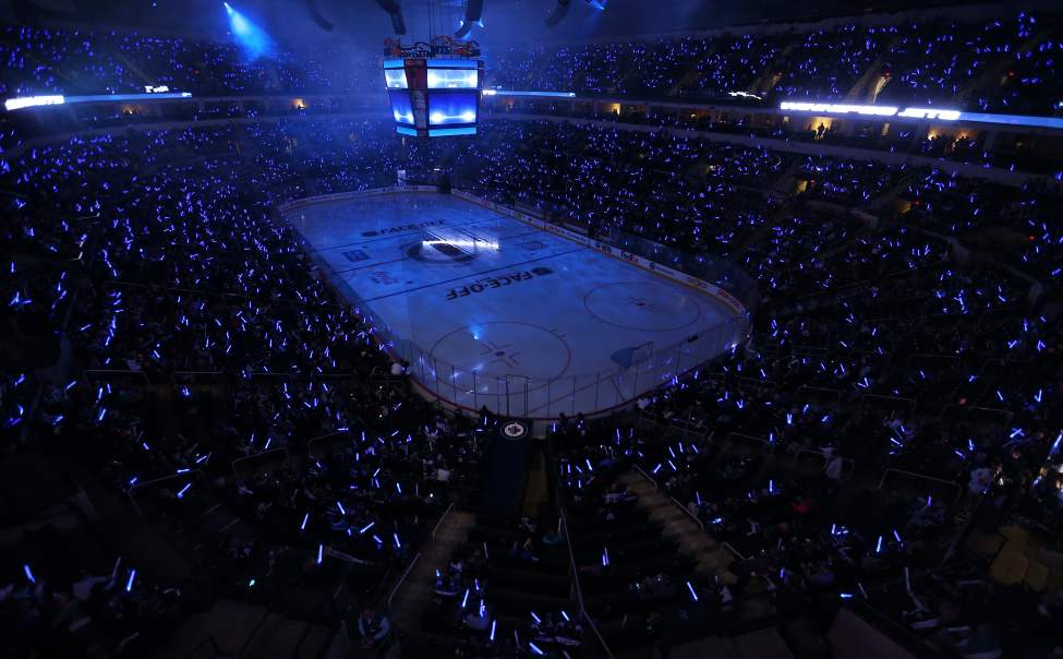 TREVOR HAGAN / WINNIPEG FREE PRESS
Prior to opening faceoff.