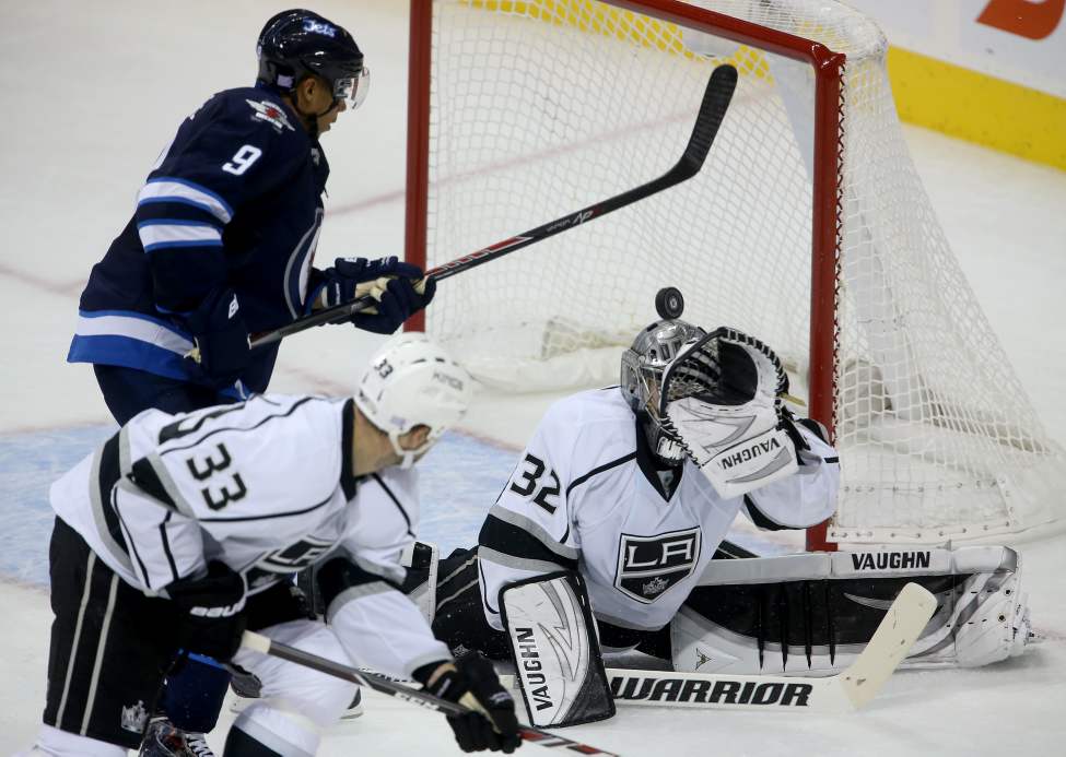 TREVOR HAGAN / WINNIPEG FREE PRESS
Winnipeg Jets' Evander Kane (9) and Los Angeles Kings' Willie Mitchell (33) look on as a shot taken by Olli Jokinen (12) goes in over goaltender Jonathan Quick (32) during the second period of play.