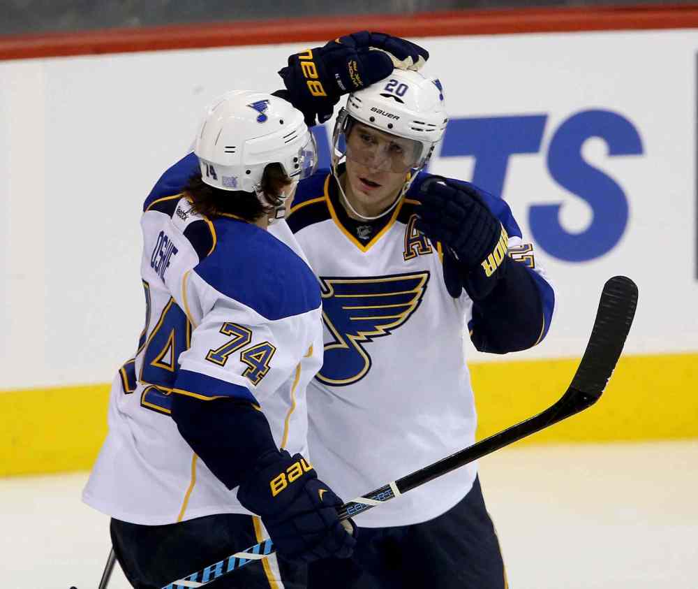 TREVOR HAGAN / WINNIPEG FREE PRESS
St. Louis Blues' T.J. Oshie (left) and Alexander Steen celebrate after Steen's second goal of the game in the third period.
