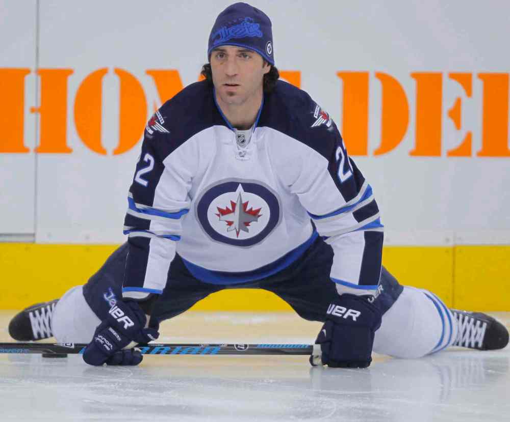 Boris Minkevich / Winnipeg Free Press
Chris Thorburn stretches.