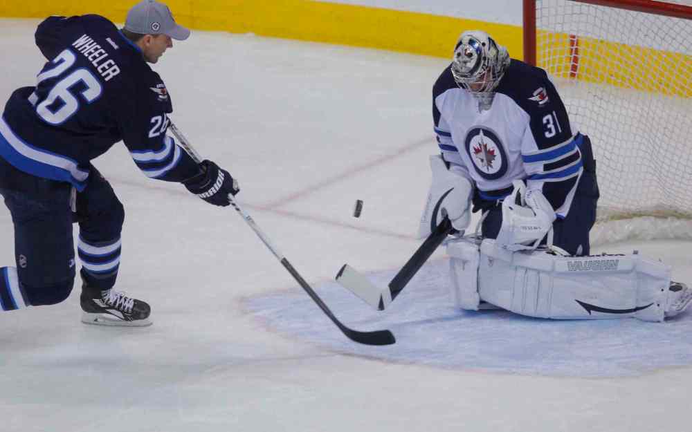 Boris Minkevich / Winnipeg Free Press
Blake Wheeler moves in on Ondrej Pavelec during the shootout portion of the skills competition.