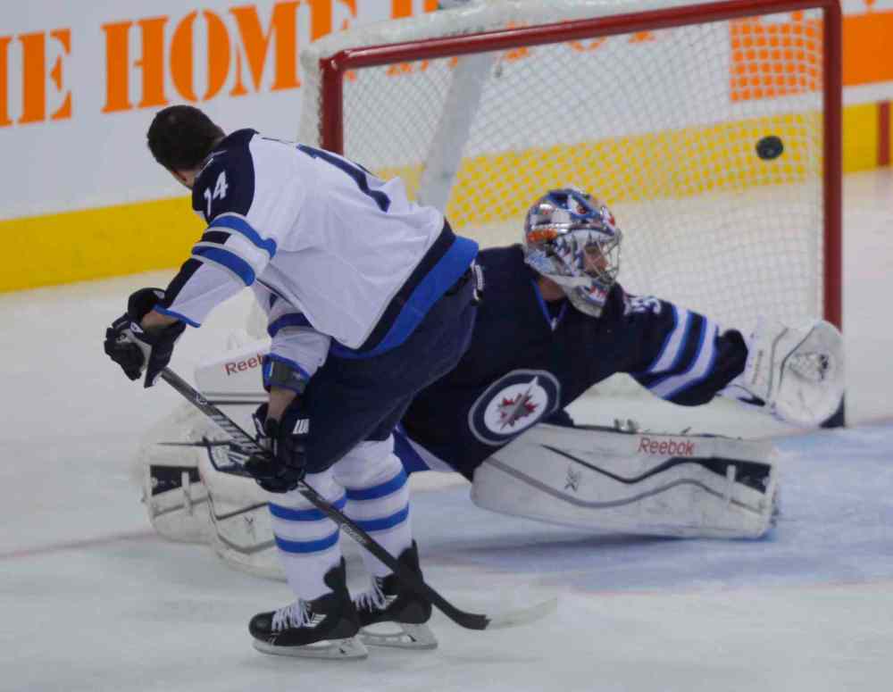 Boris Minkevich
Anthony Peluso pulls a behind-the-back shot on Al Montoya.