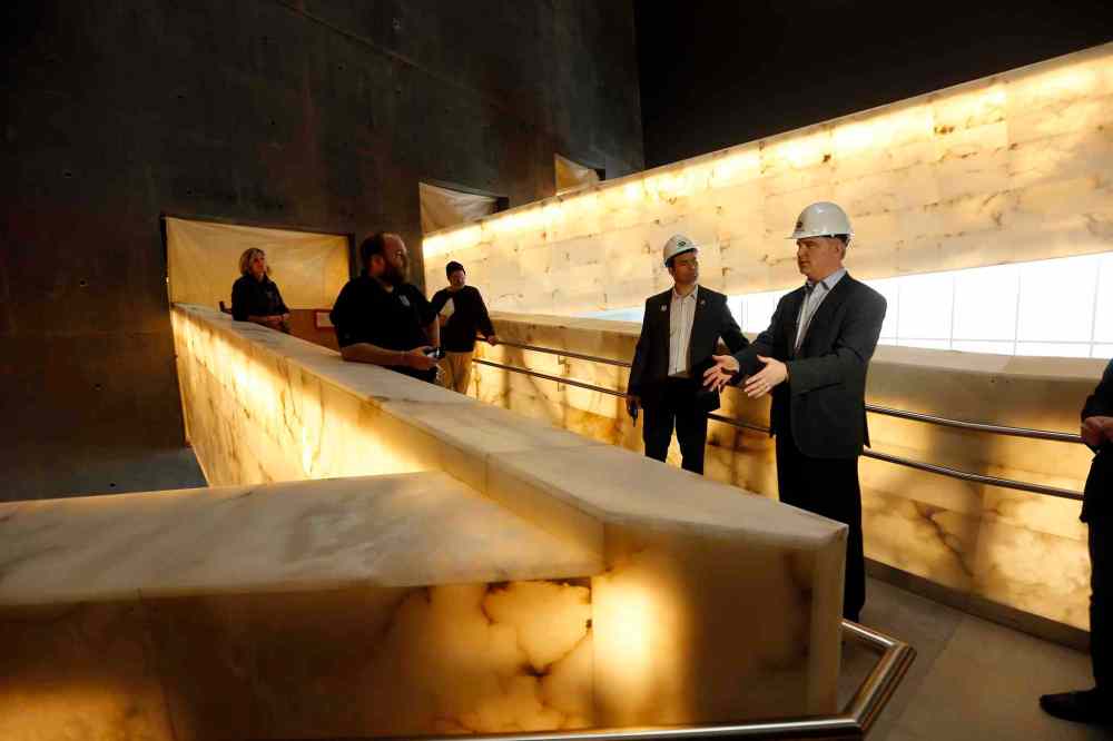 KEN GIGLIOTTI / WINNIPEG FREE PRESS
Todd Craigen, district manager with PCL, explains the Hall of Hope.