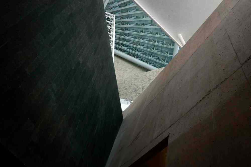 KEN GIGLIOTTI / WINNIPEG FREE PRESS
Light from the Garden of Contemplation can be seen from the main floor entrance.