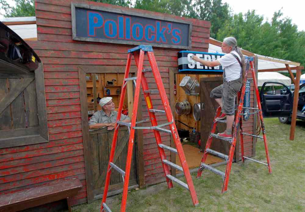 BORIS MINKEVICH / WINNIPEG FREE PRESS
John and Mike Wolchock set up the Pollock Hardware fix-it-shop in the Birds Hill Park campground.
