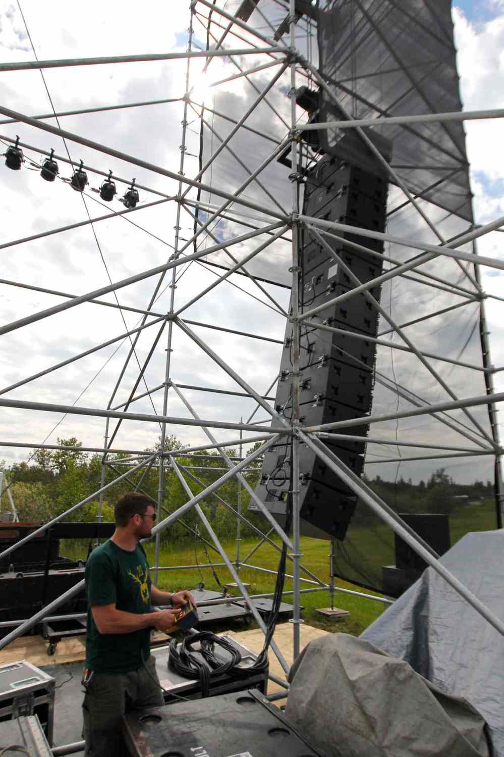 BORIS MINKEVICH / WINNIPEG FREE PRESS
Iain Graham of Sound Art puts up the speakers on Main Stage at the Winnipeg Folk Festival. The popular music festival starts tomorrow.