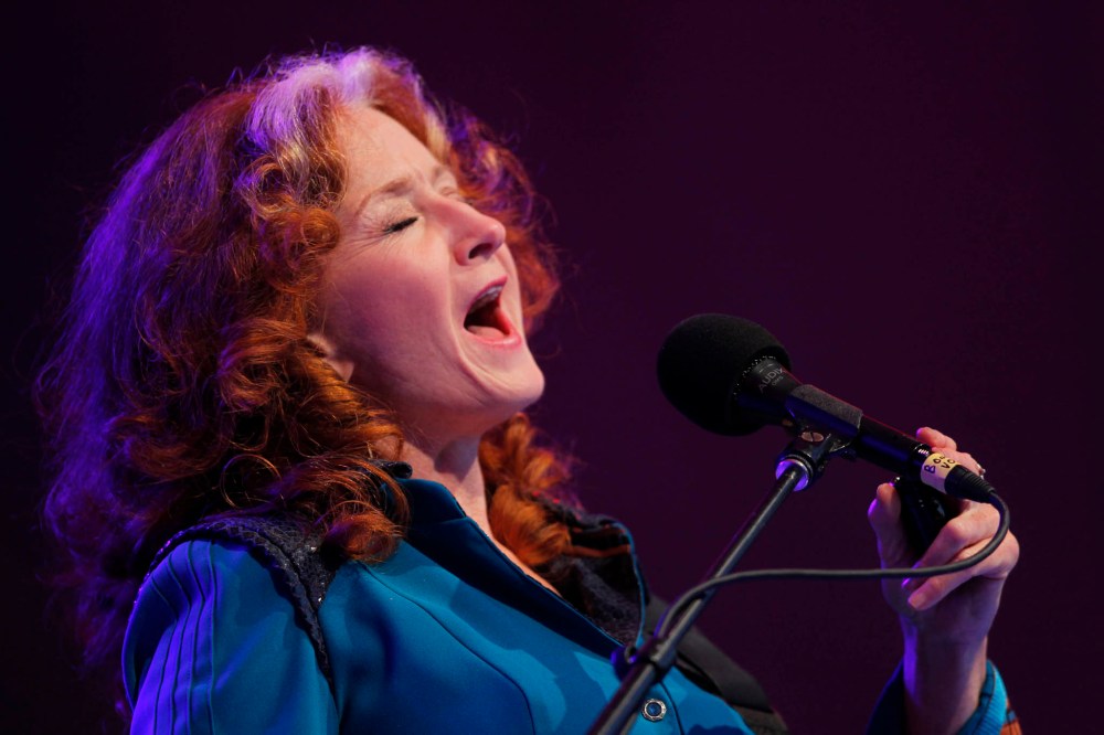 Boris Minkevich / Winnipeg Free Press
Bonnie Raitt headlining the main stage on Wednesday evening.