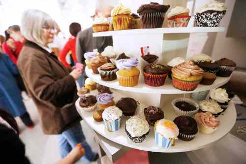 JOHN WOODS / WINNIPEG FREE PRESS
Art-loving Winnipeggers check out the art and cupcakes at the Mentoring Artists for Women's Art (MAWA) fundraiser Over The Top Art Auction and Cupcake Party in Winnipeg Sunday.