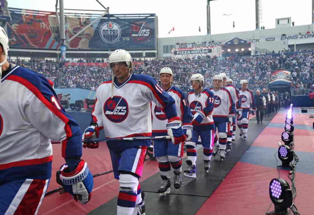 RUTH BONNEVILLE / WINNIPEG FREE PRESS
Winnipeg Jets Alumni Temu Selanne heads onto the ice along with the rest of the team they prepare to play against the Edmonton Oilers during the 2016 Tim Hortons NHL Heritage Classic Alumni Game at Investors Group Field Saturday.