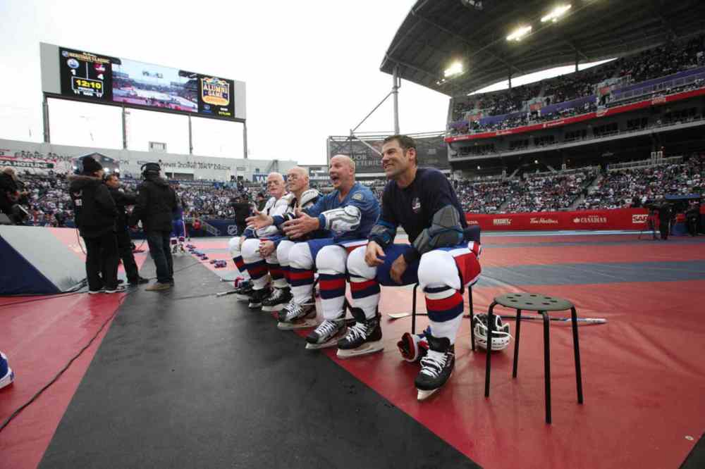RUTH BONNEVILLE / WINNIPEG FREE PRESS
Winnipeg Jets Alumni players Kris King (front), Brian Mullen, Mike Ford and Jim Kyte (last) sit with teammates between first and second period.
