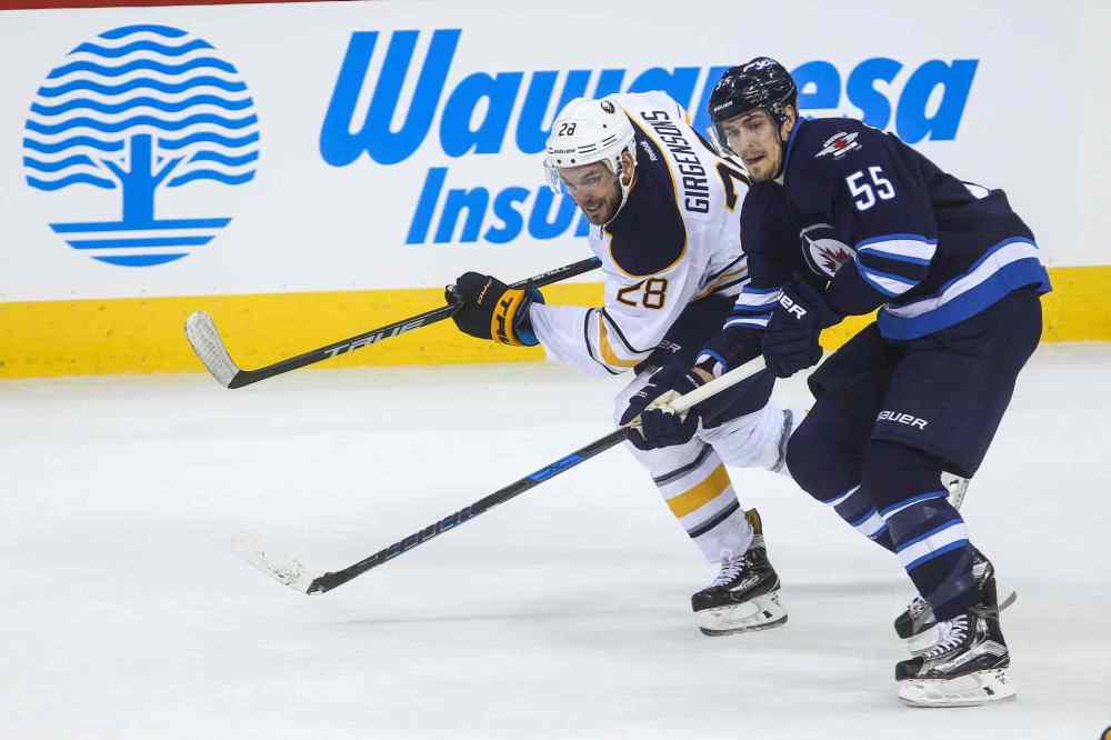 MIKE DEAL / WINNIPEG FREE PRESS
Winnipeg Jets' Mark Scheifele (55) and Buffalo Sabres' forward Zemgus Girgensons (#28).