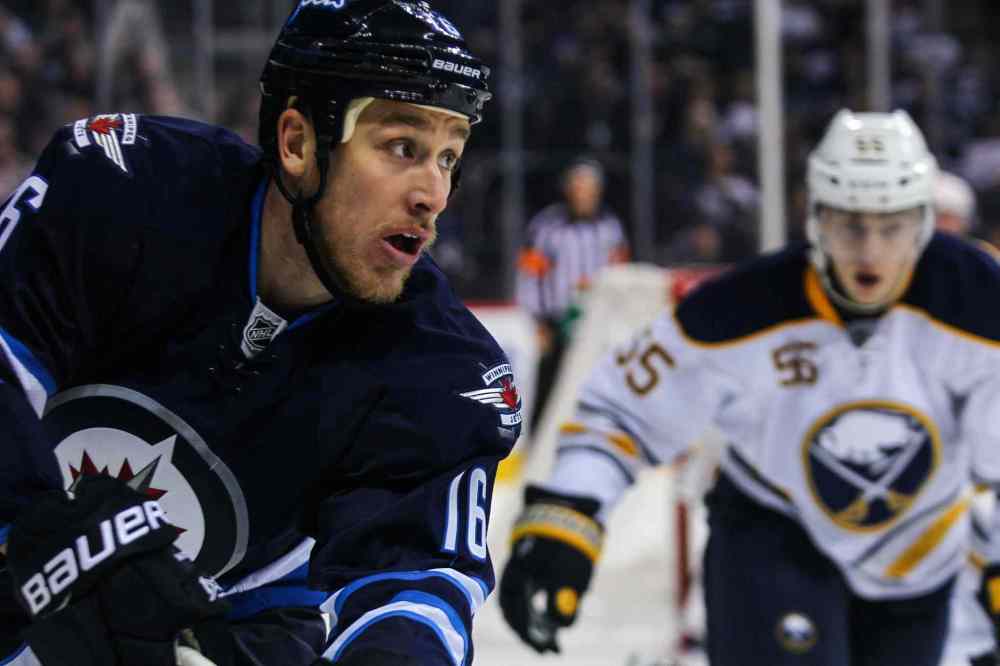 MIKE DEAL / WINNIPEG FREE PRESS
Winnipeg Jets' Shawn Matthias (16) looks up the ice during play against the Buffalo Sabres' Sunday afternoon.