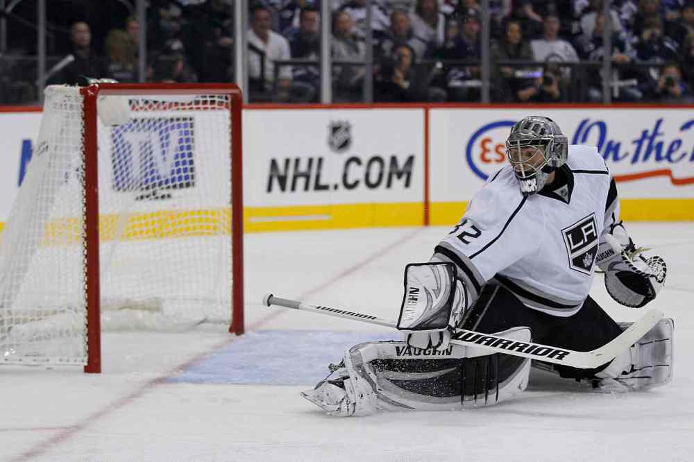 JOHN WOODS / THE CANADIAN PRESS
A Winnipeg Jets shot gets past Los Angeles Kings goaltender Jonathan Quick (32) and hits the top-left corner during the second period.