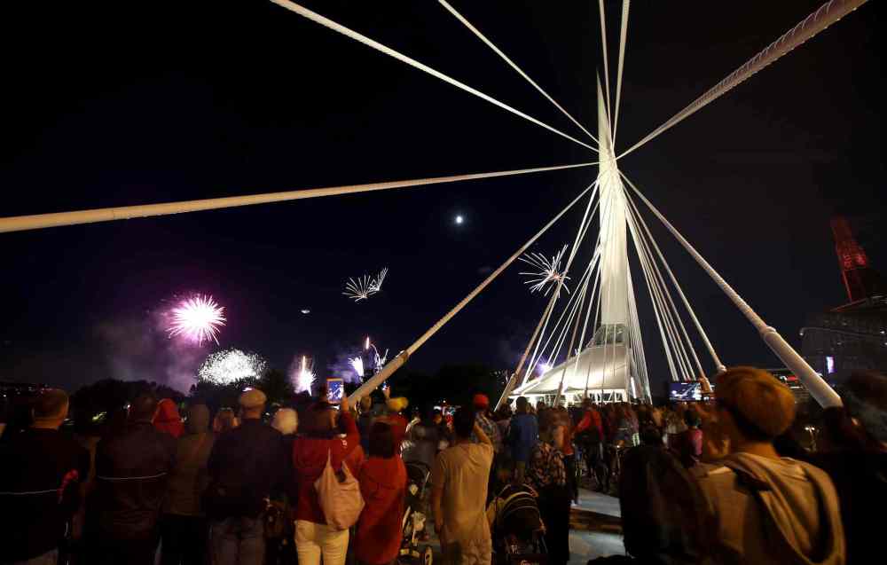 TREVOR HAGAN / WINNIPEG FREE PRESS
In this multiple image exposure, fireworks display to conclude Canada Day and Canada 150 celebrations at The Forks.