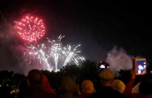 TREVOR HAGAN / WINNIPEG FREE PRESS
Fireworks display to conclude Canada Day and Canada 150 celebrations at The Forks.