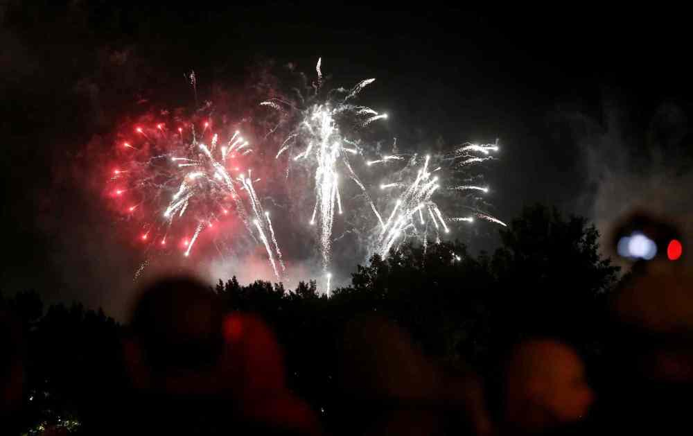TREVOR HAGAN / WINNIPEG FREE PRESS
Fireworks display during the Canada 150 celebrations at The Forks.