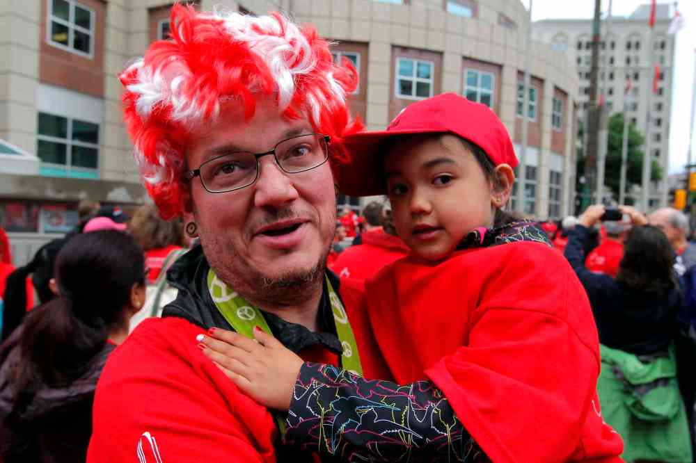 BORIS MINKEVICH / WINNIPEG FREE PRESS
Marcel Lelond and 6 year old Max Lelond eagerly await.