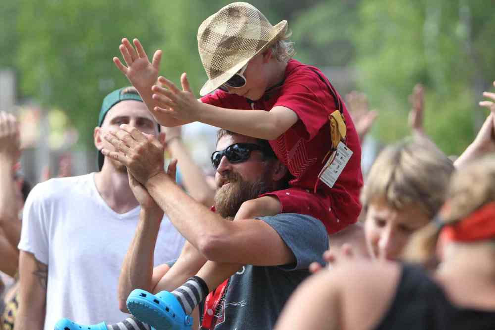 RUTH BONNEVILLE / WINNIPEG FREE PRESS
Scott Nystrom dances with his eight-year-old nephew, on his shoulder while listening to the band Wesli on stage at the annual Folk Festival at Birds Hill Park Saturday.