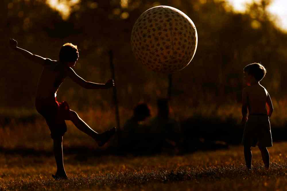 JOHN WOODS / WINNIPEG FREE PRESS
Kids play ball on the final day of the Folk Fest Sunday.