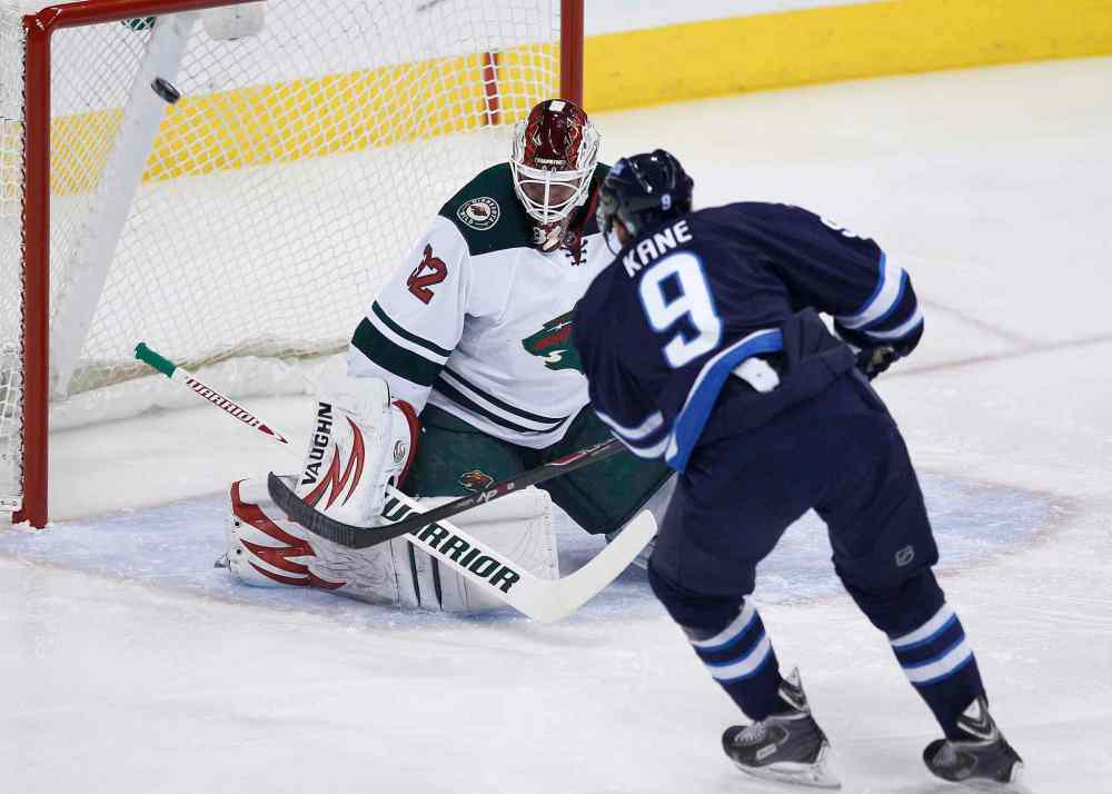 JOHN WOODS / THE CANADIAN PRESS
Winnipeg Jets winger Evander Kane scores on Minnesota Wild goaltender Niklas Backstrom during the first period.