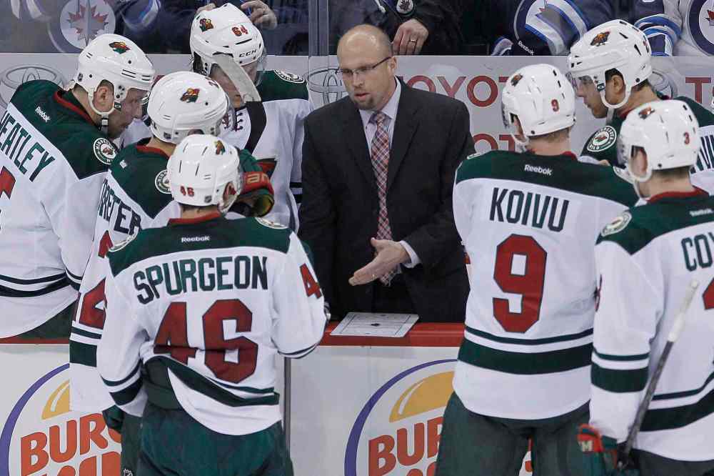 JOHN WOODS / THE CANADIAN PRESS
Minnesota Wild head coach Mike Yeo talks to his players during a third-period timeout.