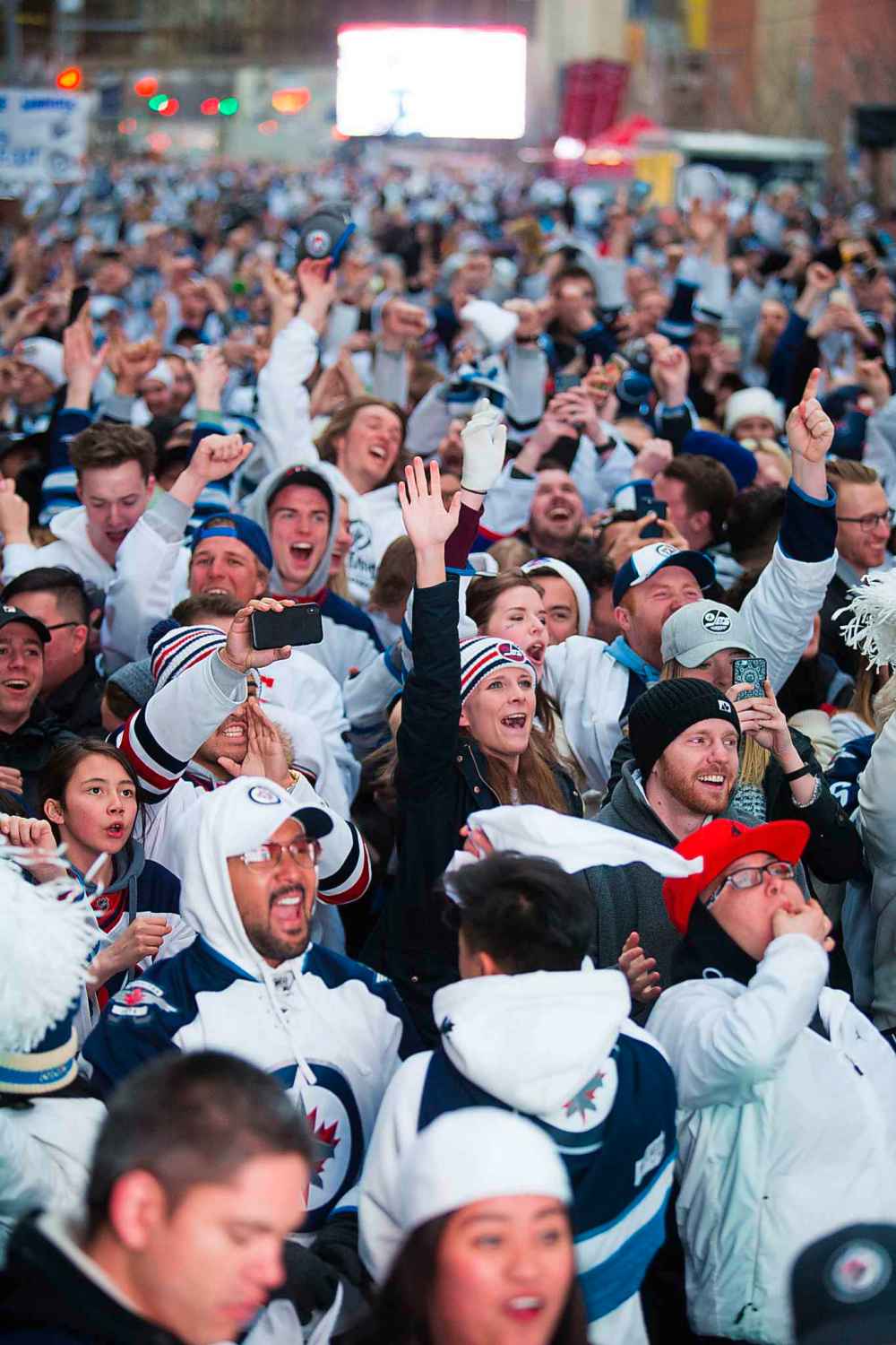 MIKAELA MACKENZIE / WINNIPEG FREE PRESS
The crowd goes wild as the Jets score the first goal of the game at the Jets whiteout party on Donald St.