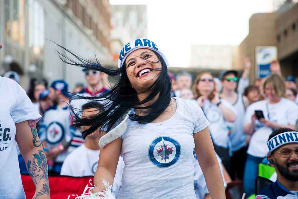 MIKAELA MACKENZIE / WINNIPEG FREE PRESS
Melanie IIag dances at the Whiteout street party.