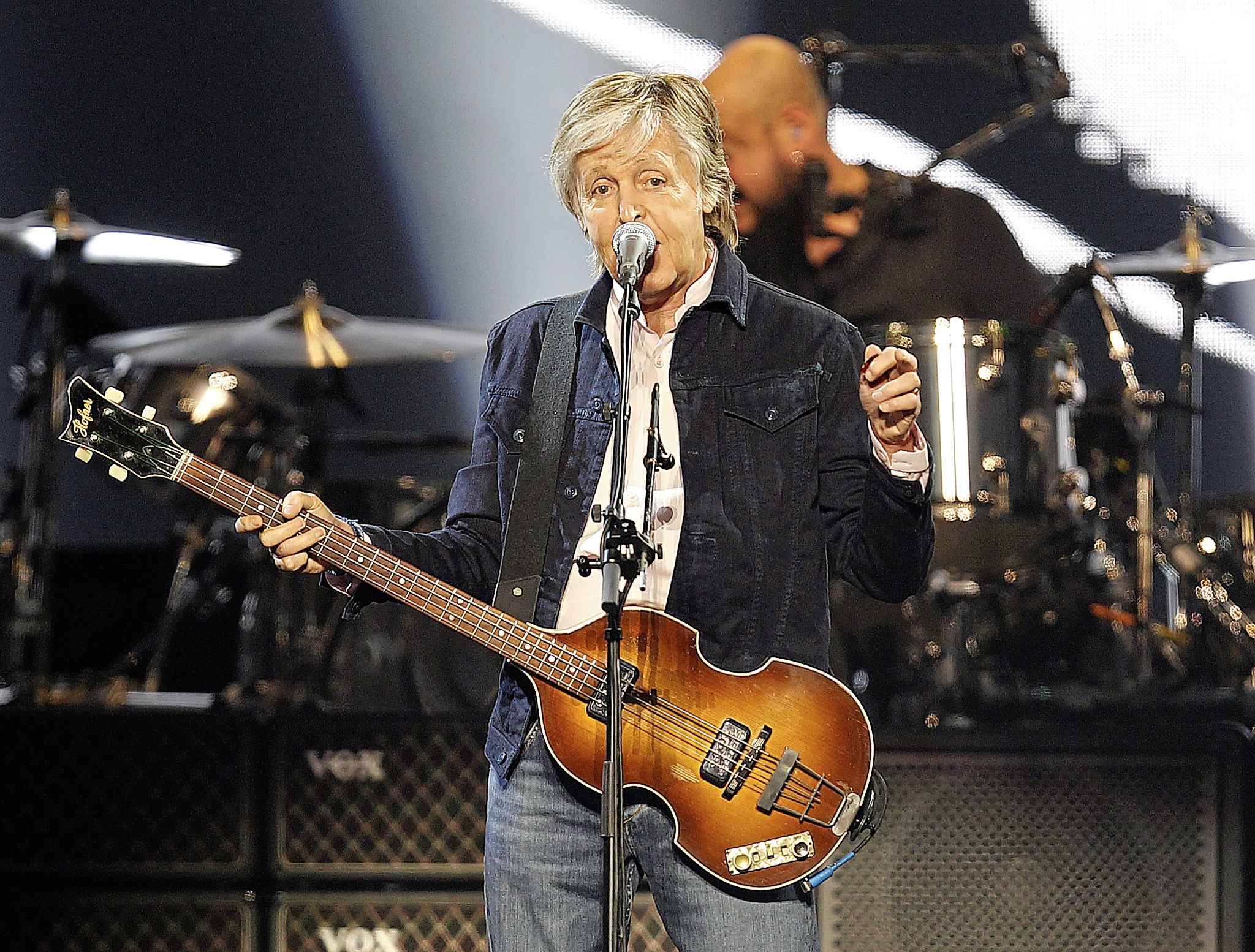 Fans let go as Paul McCartney amazes – Winnipeg Free Press