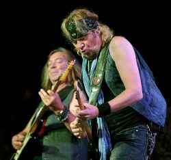 PHIL HOSSACK / WINNIPEG FREE PRESS
Adrian Smith (right) and Dave Murray on guitars with Iron Maiden at Bell/MTS Place Wednesday.