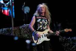 PHIL HOSSACK / WINNIPEG FREE PRESS
Janick Gers on guitar with Iron Maiden at the Bell/MTS Place Wednesday.