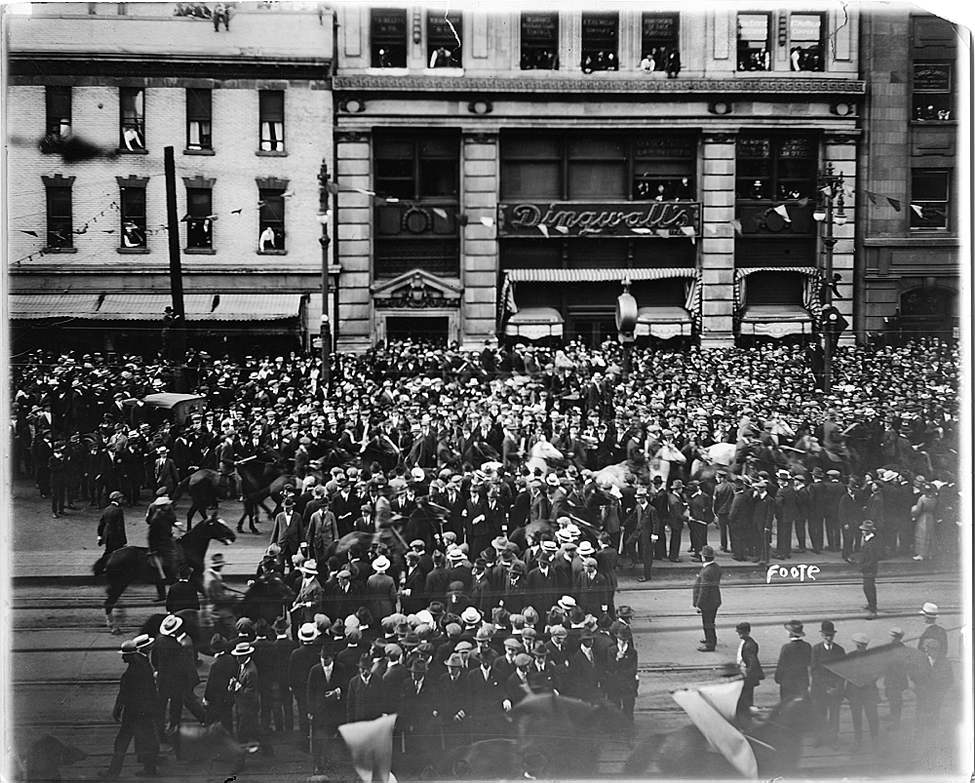 L. B. Foote / Winnipeg Free Press Archives
1919 Strike June 10th
Portage Avenue, at corner of Main Street
Crowd outside drug store, during street demonstration Tuesday afternoon.