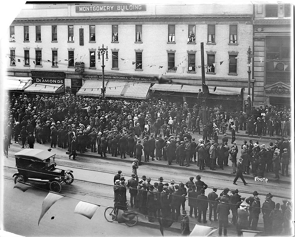 L. B. Foote / Winnipeg Free Press Archives
1919 Strike June 10th
Portage Avenue, at corner of Main Street
Crowd outside drug store, during street demonstration Tuesday afternoon.
